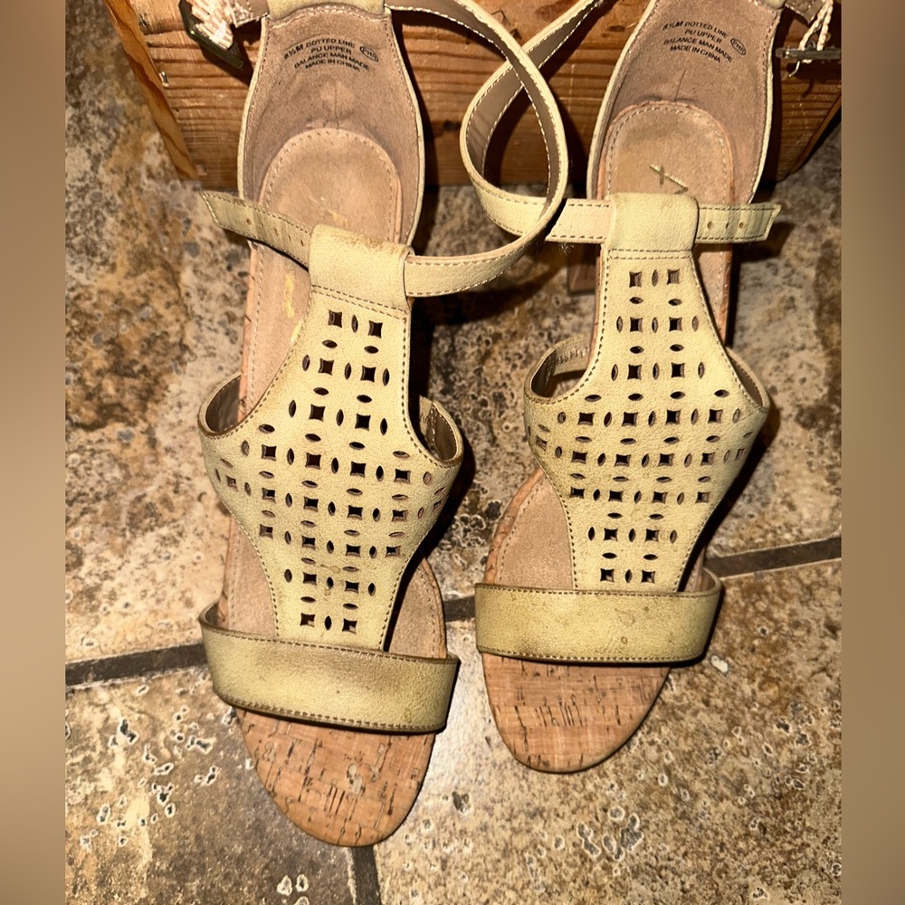 A2 By Aerosoles Beige Cut-Out Sandals 8 1/2